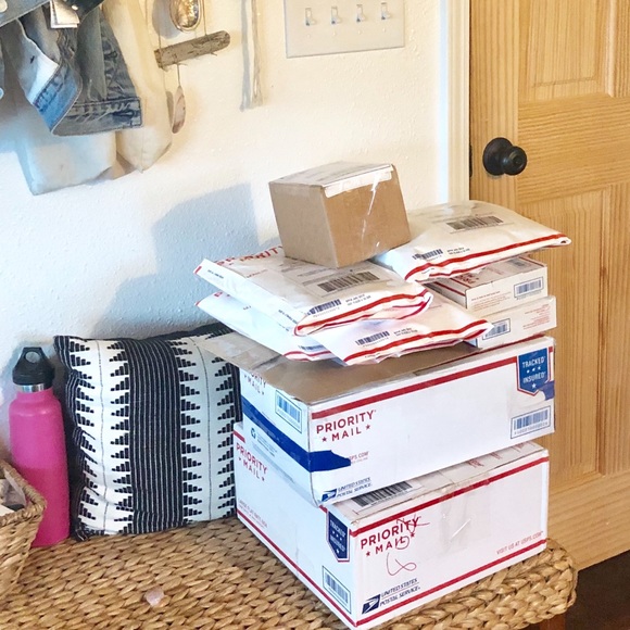 INSTAGRAM 📸 Poshmark Affiliate @kstarmaui - Picture 3 of 5